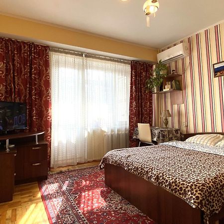 "Арбат" Центр Квартира- Apartment "Arbat" Almaty Extérieur photo