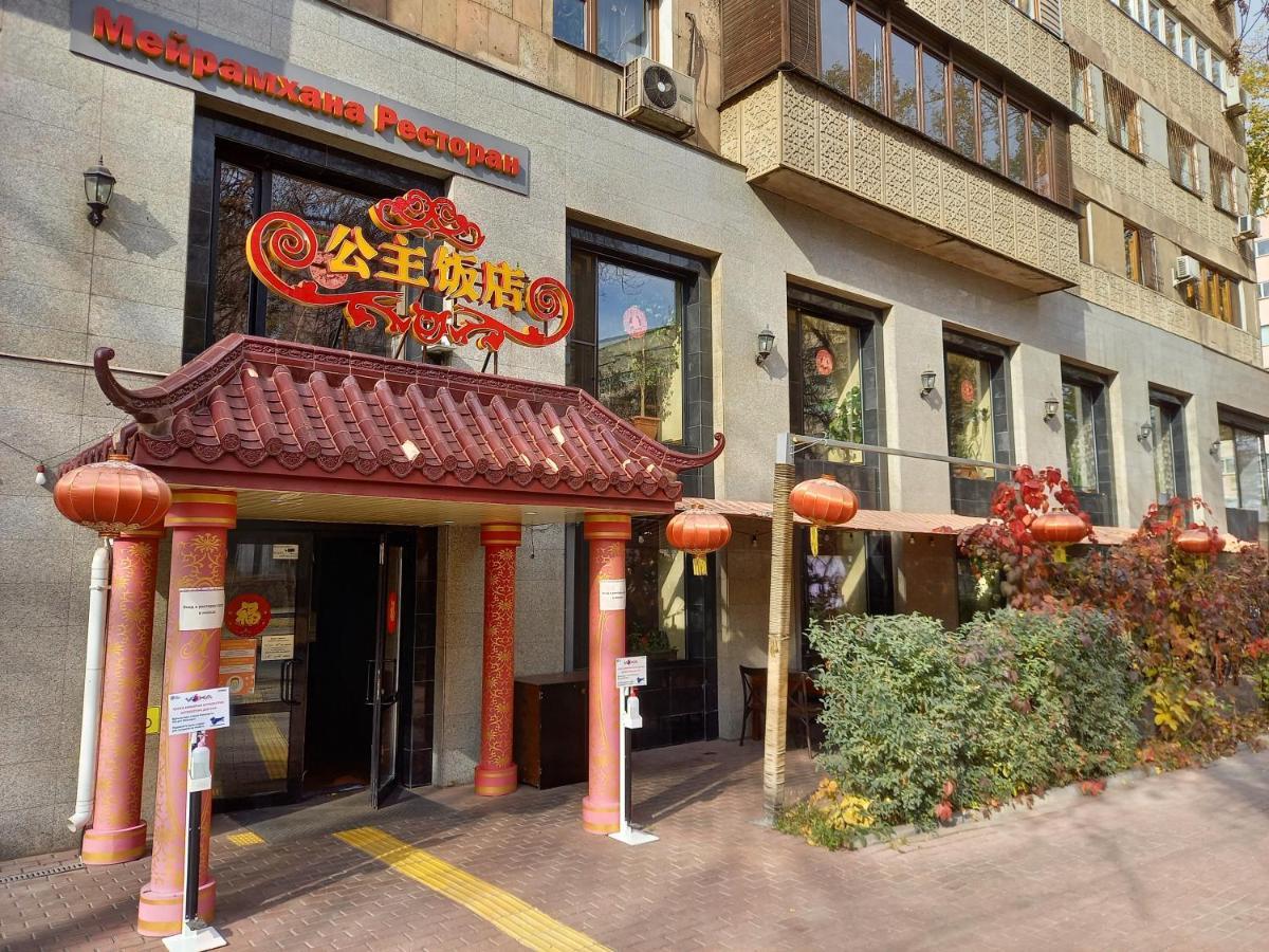 "Арбат" Центр Квартира- Apartment "Arbat" Almaty Extérieur photo